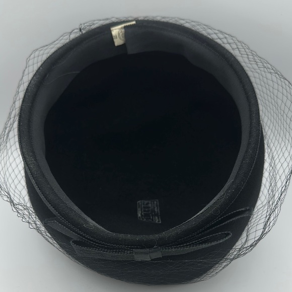 Vintage Black Wool Hat With Black Bow and Netting - Picture 12 of 12